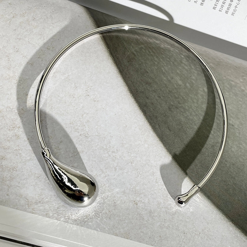 Collana rigida a goccia