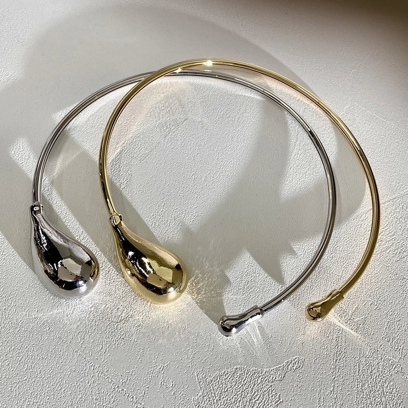 Collana rigida a goccia